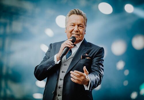 Roland Kaiser startet seine Open-Air-Tournee am Kalkberg. Das erste Konzert war schnell ausverkauft.  Foto: Frank Embacher