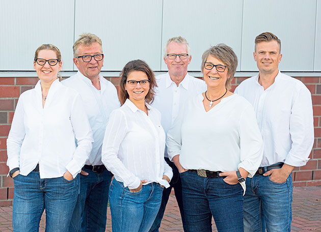 Engagement für die Halle für Alle (v.li.): Jessica Danker, Hans-Hinrich Gerth, Ines Hemmerling, Jürgen Hammerich, Regina Hübner und Nico Gerth sind im Vorstand des Fördervereins.Foto: hfr