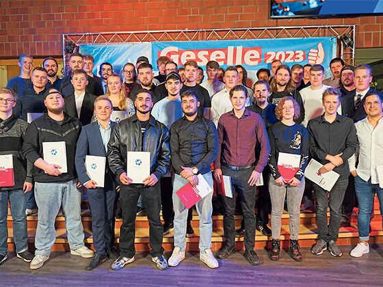 40 neue Gesellinnen und Gesellen sprach die Metallbau-Innung in Ellerau frei.   Foto: Kreishandwerkskammer