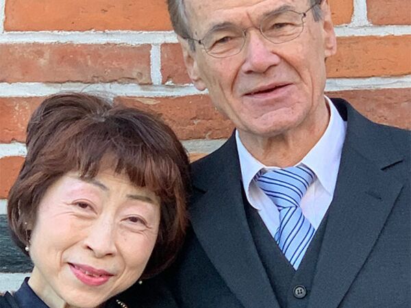 Hiroko Matsuba und Dieter Zschiesche heirateten in Bad Segeberg. Foto: von Basse