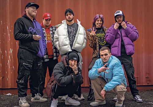Sieben Musiker aus Wahlstedt und Umgebung bilden Never Enough. Ergänzt wird die Gruppe von DJ Joel. Die Hip-Hop-Formation tritt am 28. Juni auf der Jungen Bühne der Kieler Woche auf.Foto: hfr
