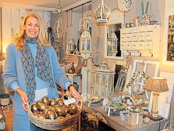 Melanie Wispereit, Inhaberin von Decorare in Fahrenkrug, steckt mitten in den Vorbereitungen für ihre Ausstellung Frühlingserwachen am Sonntag, 12. März, von 11 bis 16 Uhr, bei der es viele frühlingshafte und österliche Dekorationen für Haus und Garten gi Melanie Wispereit, Inhaberin von Decorare in Fahrenkrug, steckt mitten in den Vorbereitungen für ihre Ausstellung Frühlingserwachen am Sonntag, 12. März, von 11 bis 16 Uhr, bei der es viele frühlingshafte und österliche Dekorationen für Haus und Garten gi