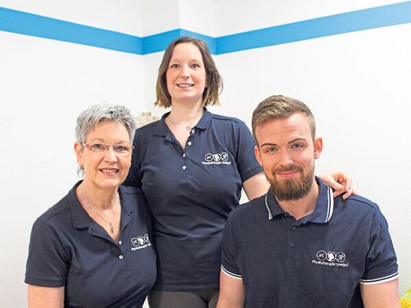 Ulrike Preuß (li.) und Timo Richter freuen sich darüber, dass Hanna Richter nach der Elternzeit in den neuen Praxisräumen von Physiotherapie Seedorf in Schlamersdorf durchstartet.Foto: mq