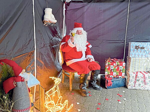 Zum geselligen Beisammensein bei Bratwurst und Glühwein lädt Dieter Grimm aus Nahe an den zwei Sonnabenden, 3. und 10. Dezember, rund um seine große Krippe ein, die er in der Segeberger Straße in Nahe aufbaut.Foto: kf