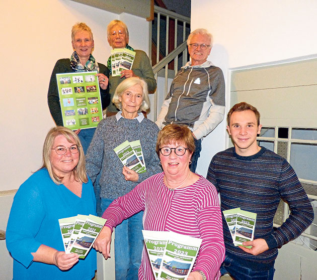 Das Team des Boostedter Kulturvereins präsentiert sein druckfrisches Programm.Foto: by
