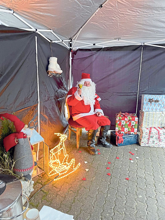 Zum geselligen Beisammensein bei Bratwurst und Glühwein lädt Dieter Grimm aus Nahe an den zwei Sonnabenden, 3. und 10. Dezember, rund um seine große Krippe ein, die er in der Segeberger Straße in Nahe aufbaut.Foto: kf