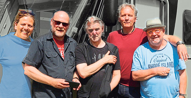 Ele Schermer,  René Münzer, Toddy Schermer, Peter Kistmacher, Volker Martinen und Micky Koch sind  heute Zing.