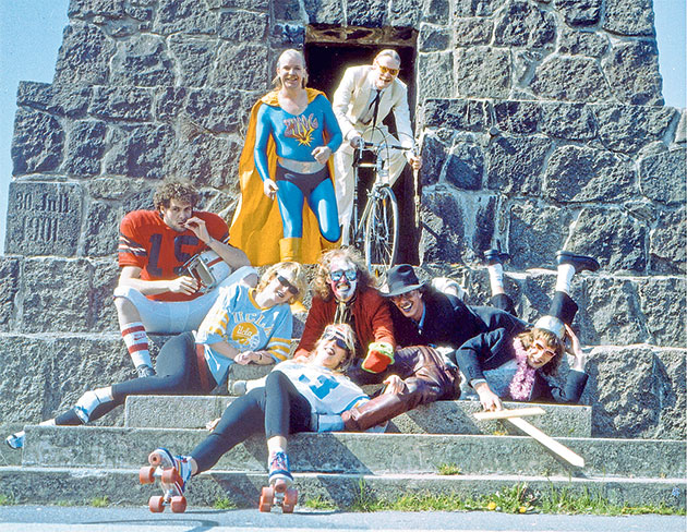 Kostümiert als Comic-Helden traten Zing 1984 auf.Foto: Zing