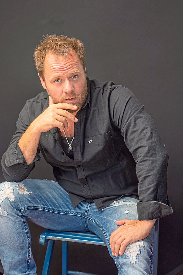 Dustin Semmelrogge spielt bei Winnetou I den Gangster Rattler. Foto: Gregor Sticker