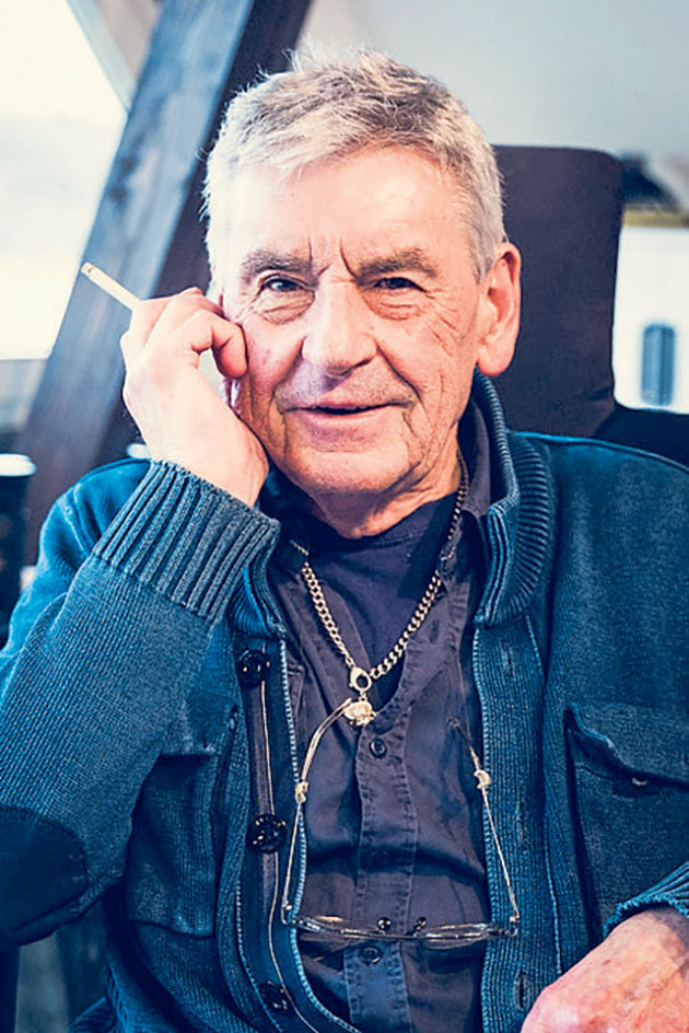 Peter Hick war Stuntman und Intendant der Karl-May-Spiele und kümmert sich heute um die Störtebeker Festspiele auf Rügen. Peter Hick war Stuntman und Intendant der Karl-May-Spiele und kümmert sich heute um die Störtebeker Festspiele auf Rügen.