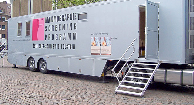 Auf dem Parkplatz von Möbel Kraft in Bad Segeberg steht das Mammobil ab Freitag, 3. März.Foto: hfr