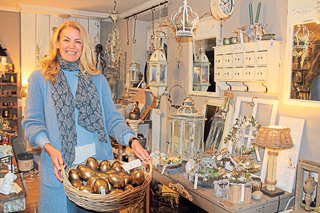 Melanie Wispereit, Inhaberin von Decorare in Fahrenkrug, steckt mitten in den Vorbereitungen für ihre Ausstellung Frühlingserwachen am Sonntag, 12. März, von 11 bis 16 Uhr, bei der es viele frühlingshafte und österliche Dekorationen für Haus und Garten gi Melanie Wispereit, Inhaberin von Decorare in Fahrenkrug, steckt mitten in den Vorbereitungen für ihre Ausstellung Frühlingserwachen am Sonntag, 12. März, von 11 bis 16 Uhr, bei der es viele frühlingshafte und österliche Dekorationen für Haus und Garten gi