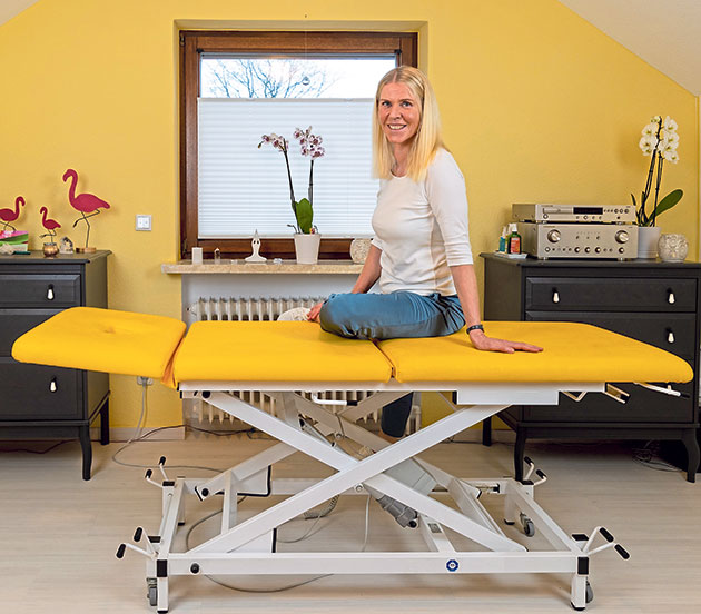 Beate Mester ist Heilpraktikerin für Physiotherapie und Physiotherapeutin. In ihrer Heimatstadt Bad Segeberg hat sie kürzlich eine Praxis eröffnet, in der sie ihre Patienten privat behandelt.Foto: Axel Mester