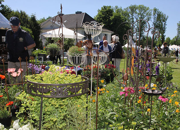 22. Gartenmesse auf dem Gut Stockseehof Ideen pflücken bei der Park