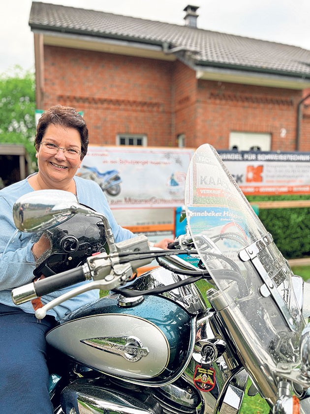 Bornhöveds Pastorin Ulrike Egener wird als erste Frau den Motorradgottesdienst am Hamburger Michel leiten. Bei dem Motorradtreffen in Gönnebek leitete Egener seit 20 Jahren den Gottesdienst.Foto: Blöcker