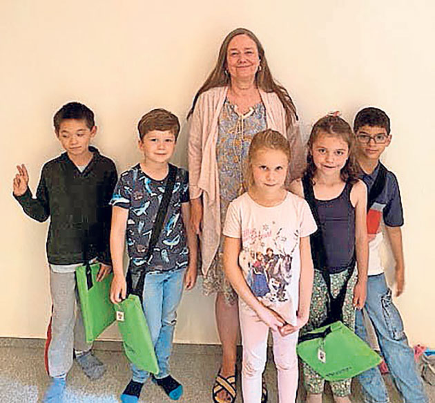 Unterricht im Mortimer English Club: Schüler in kleinen Gruppen In kleinen Gruppen werden Schülerinnen und Schüler im Mortimer English Club unterrichtet.