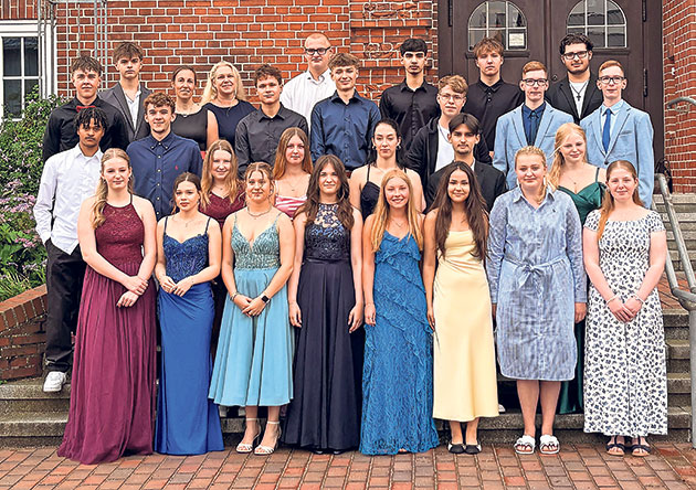 Gruppenfoto von jungen Erwachsenen Gruppenfoto von jungen Erwachsenen in eleganter Kleidung